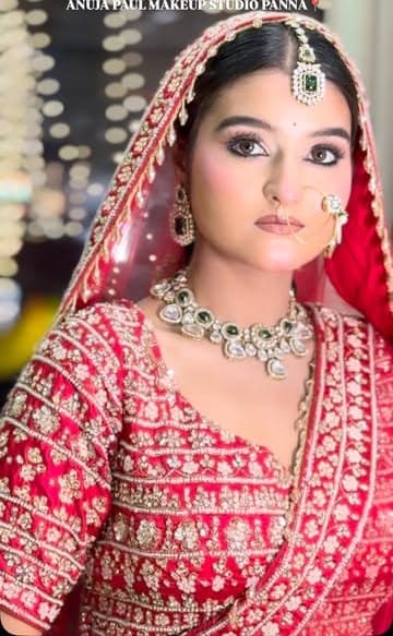 Bride in pink and red lehenga with smoky eye makeup